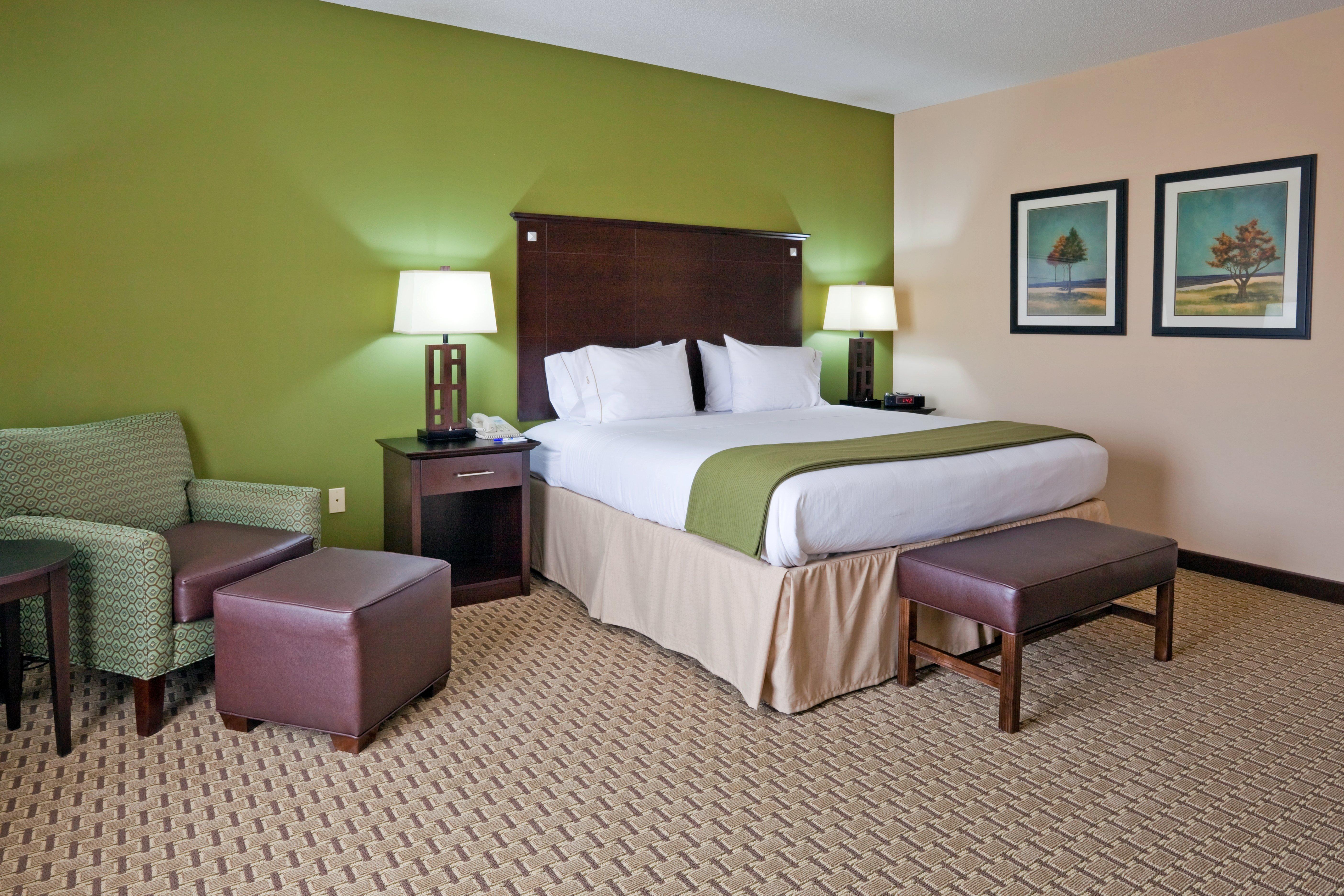 Holiday Inn Express Hotel & Suites Opelika Auburn By Ihg Exterior photo