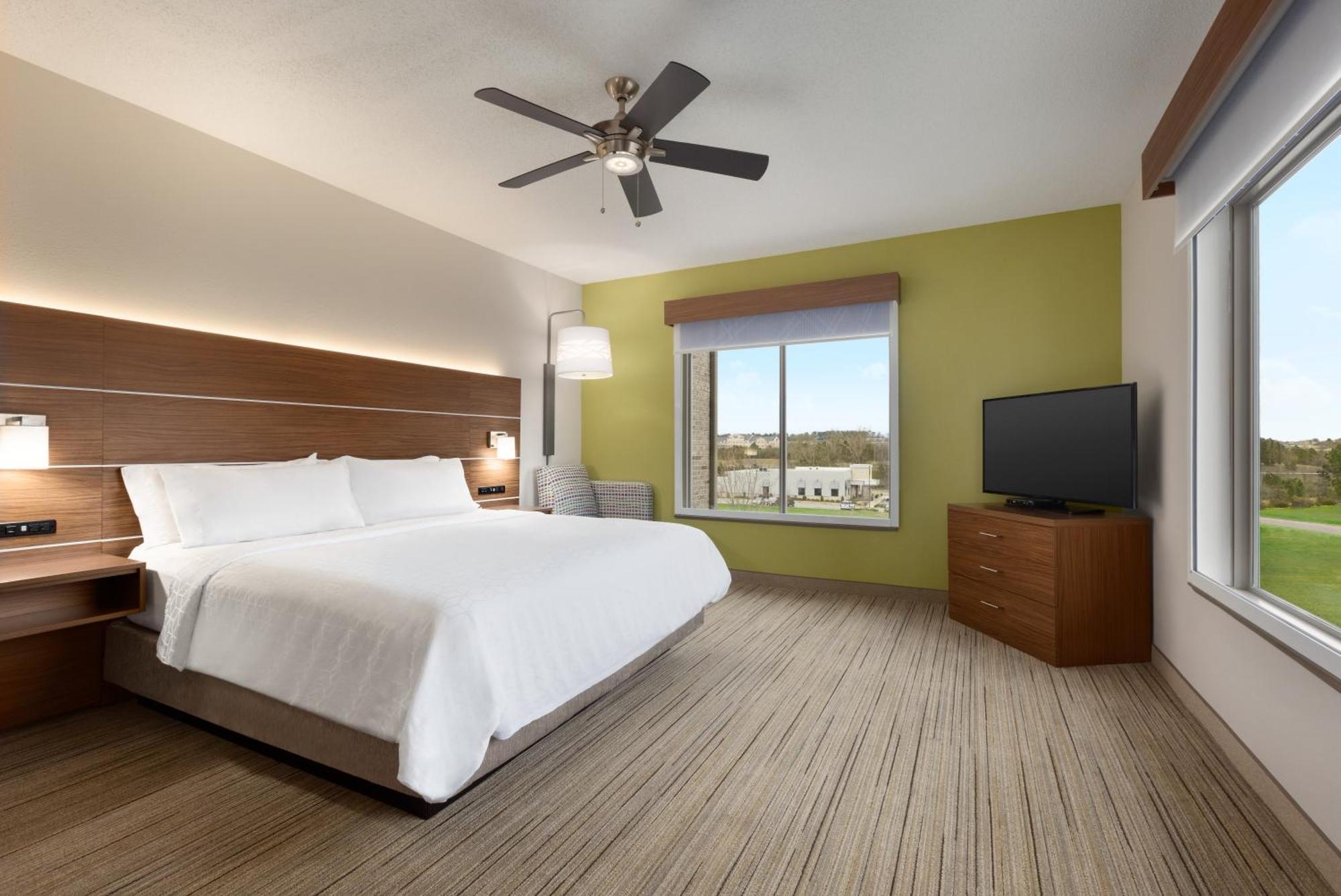 Holiday Inn Express Hotel & Suites Opelika Auburn By Ihg Exterior photo