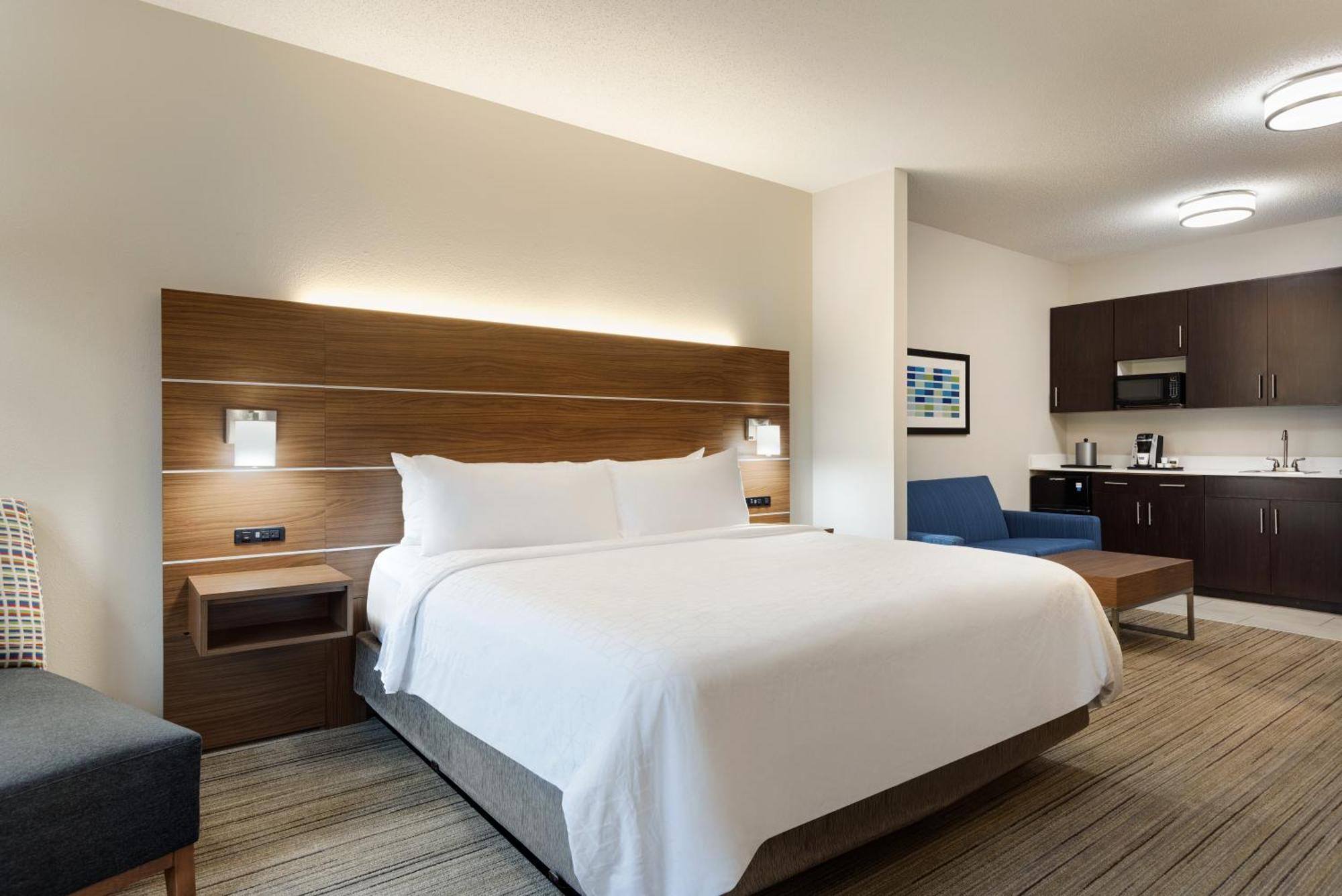 Holiday Inn Express Hotel & Suites Opelika Auburn By Ihg Exterior photo