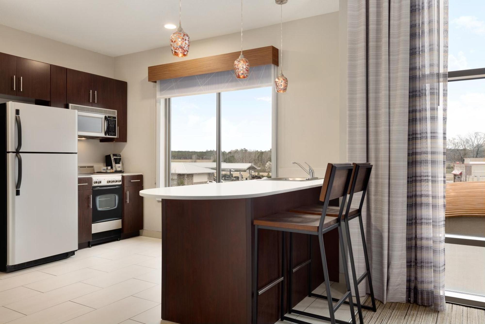 Holiday Inn Express Hotel & Suites Opelika Auburn By Ihg Exterior photo