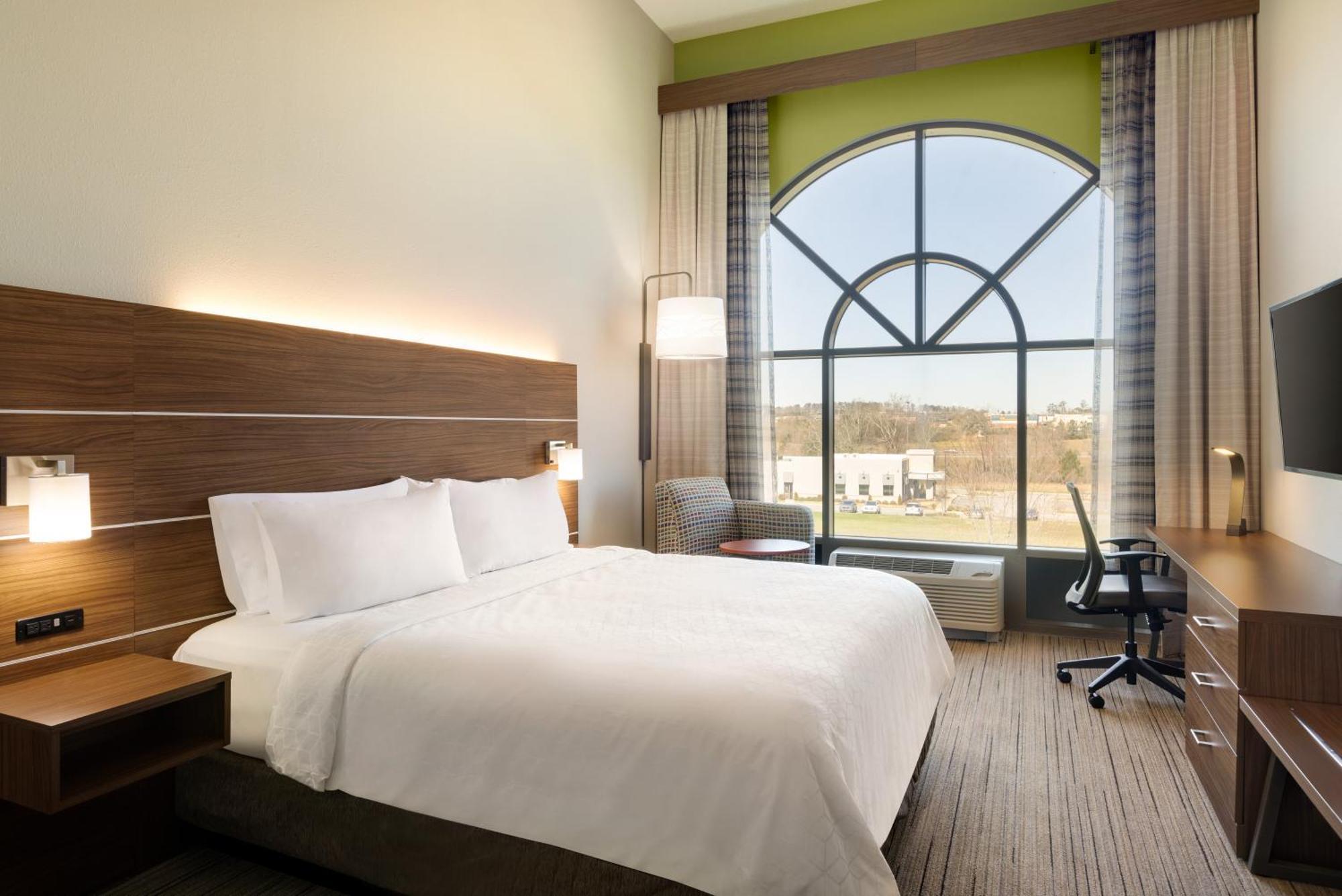 Holiday Inn Express Hotel & Suites Opelika Auburn By Ihg Exterior photo