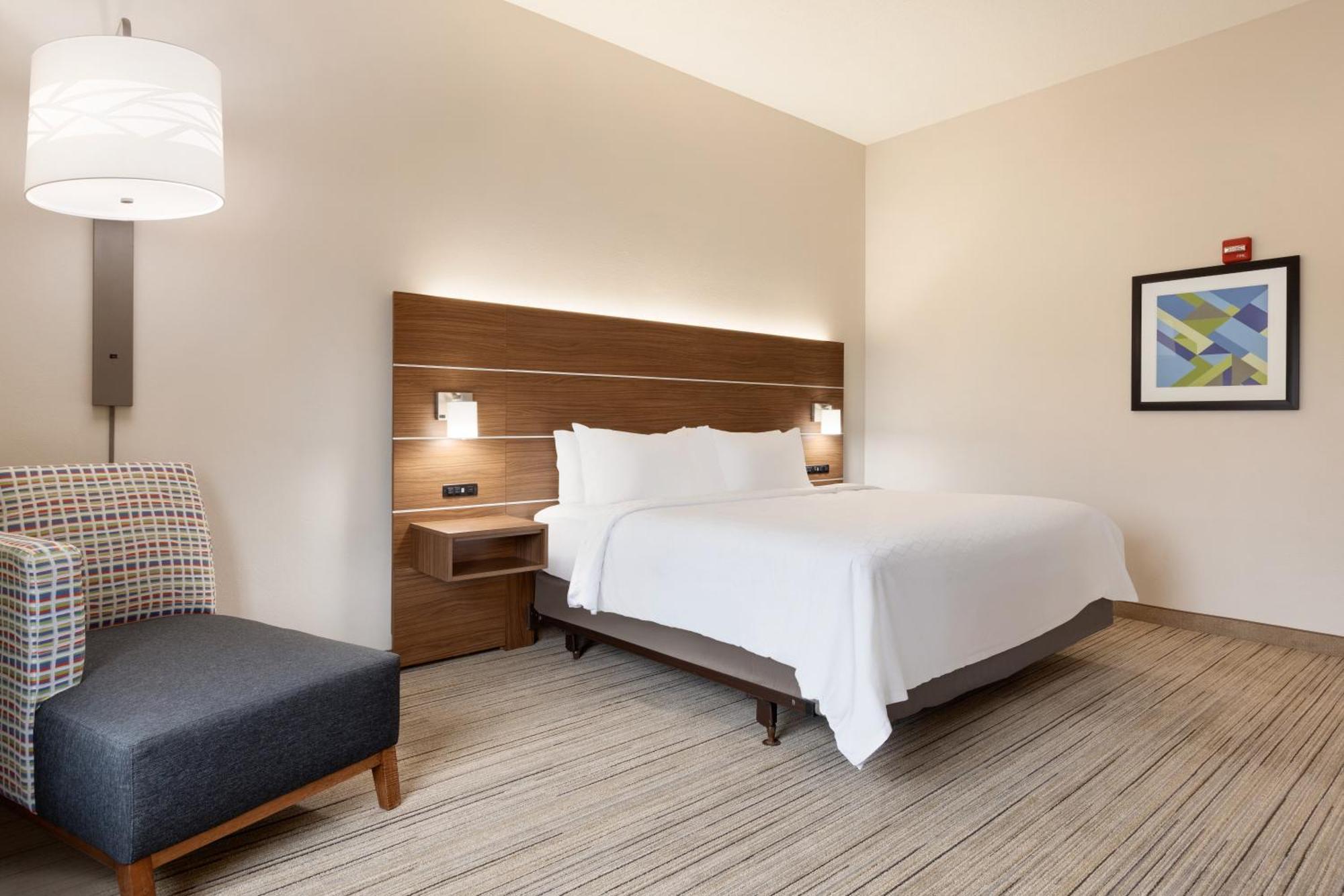Holiday Inn Express Hotel & Suites Opelika Auburn By Ihg Exterior photo