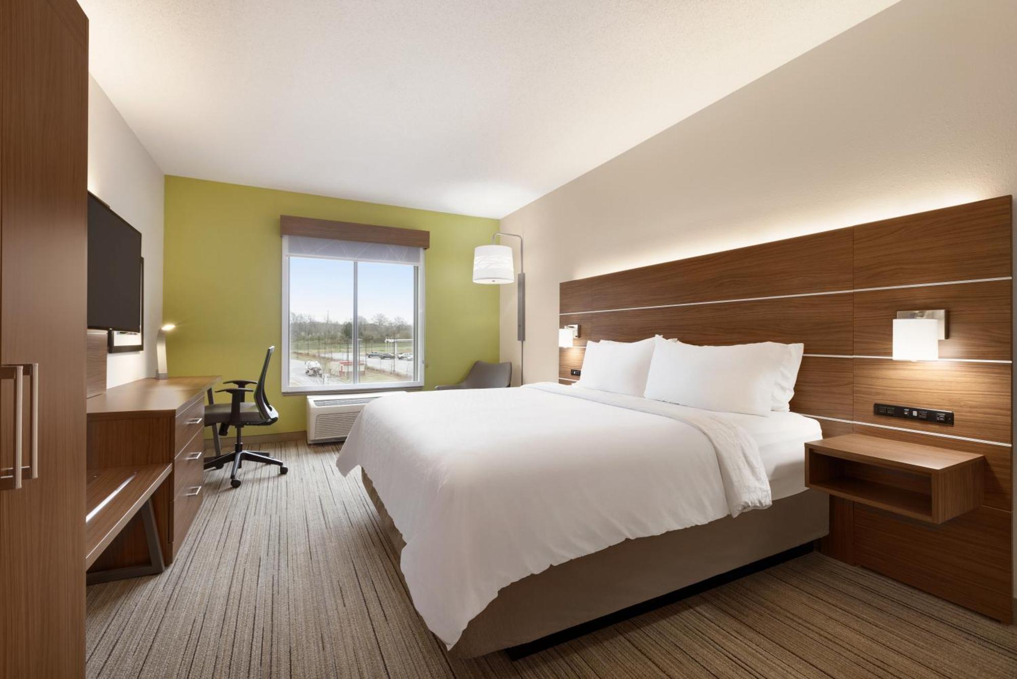 Holiday Inn Express Hotel & Suites Opelika Auburn By Ihg Exterior photo