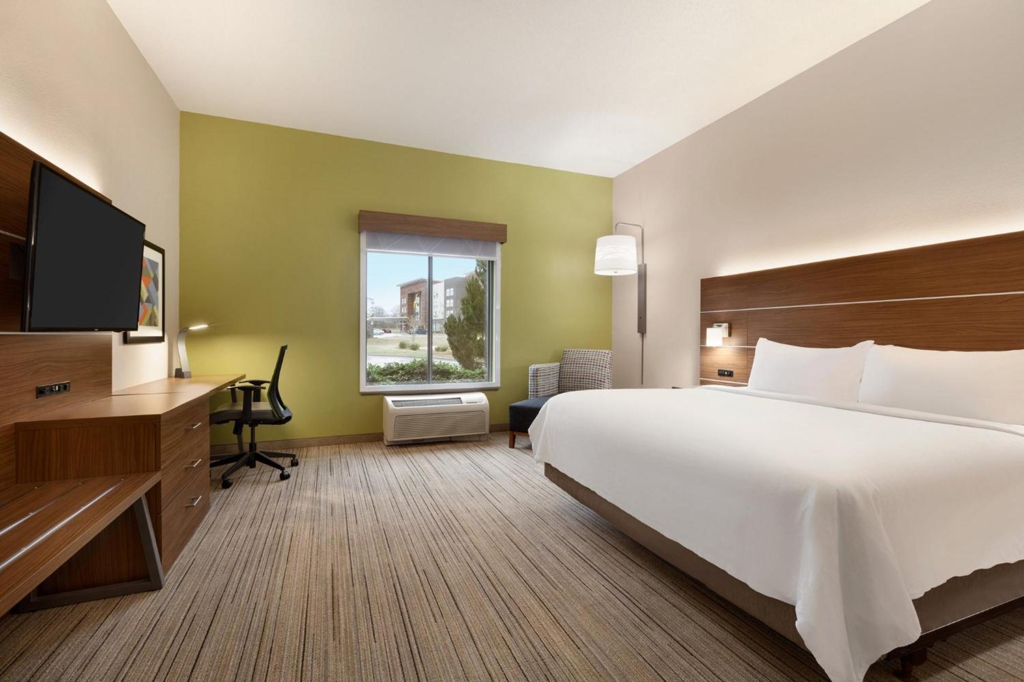 Holiday Inn Express Hotel & Suites Opelika Auburn By Ihg Exterior photo