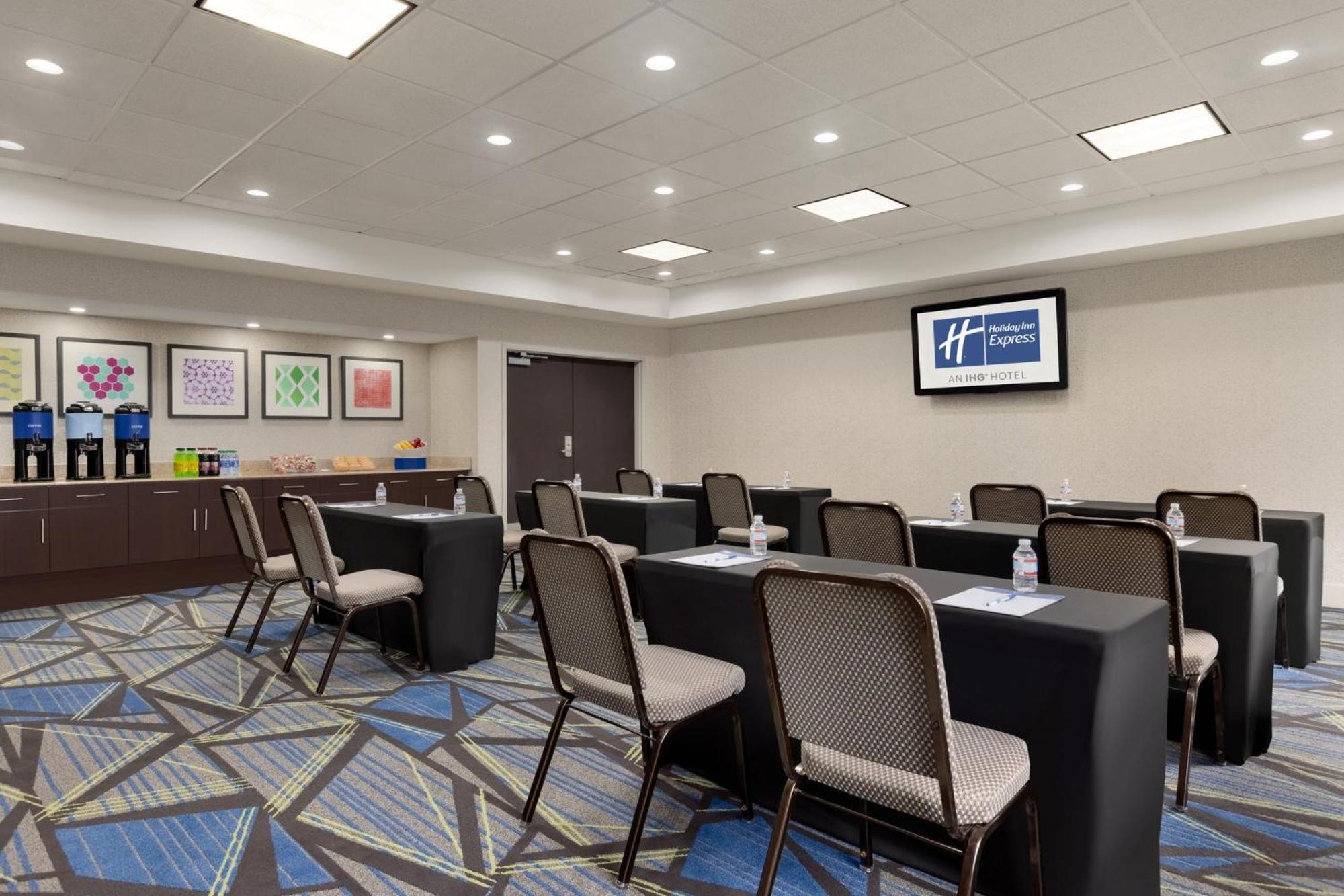 Holiday Inn Express Hotel & Suites Opelika Auburn By Ihg Exterior photo