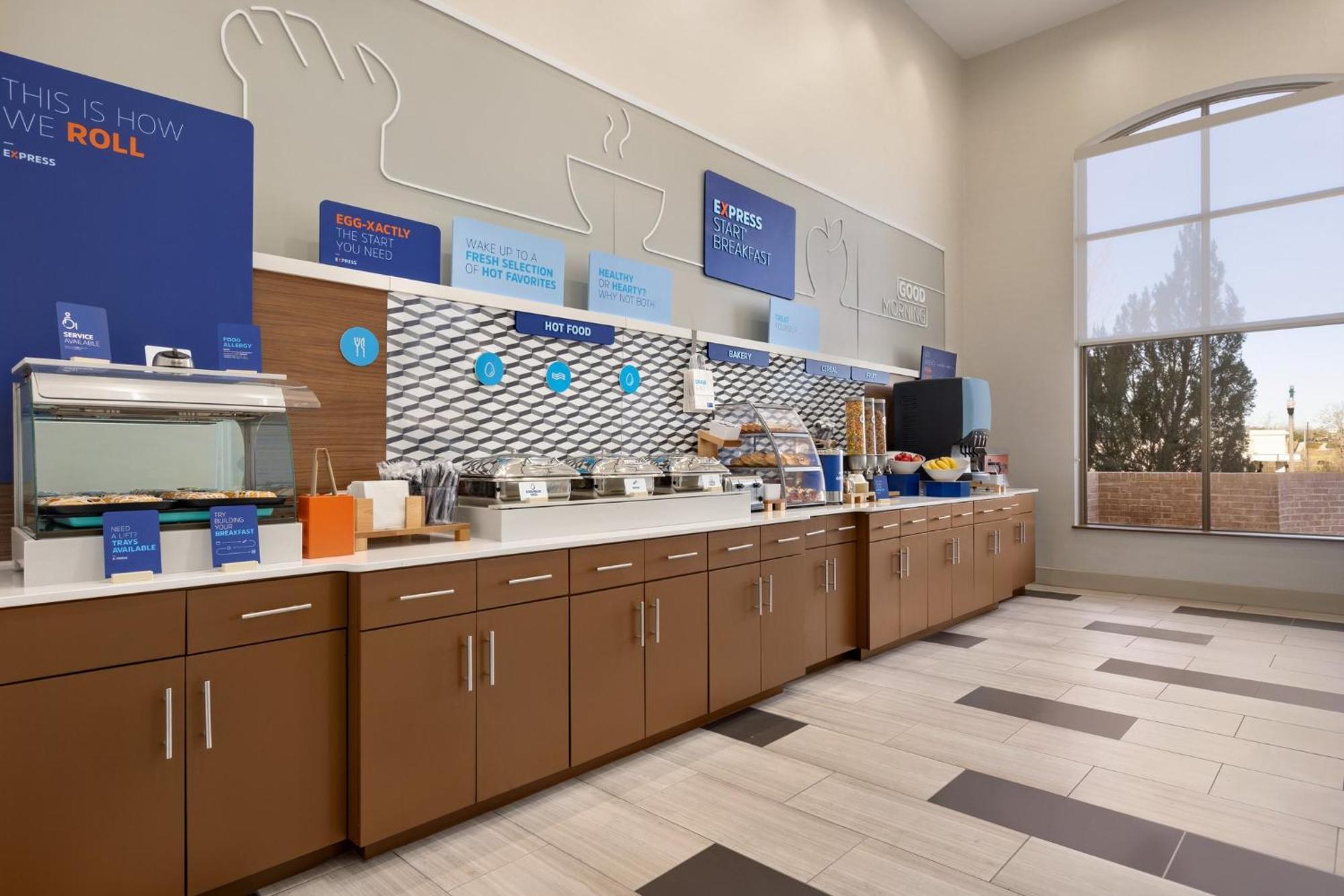 Holiday Inn Express Hotel & Suites Opelika Auburn By Ihg Exterior photo