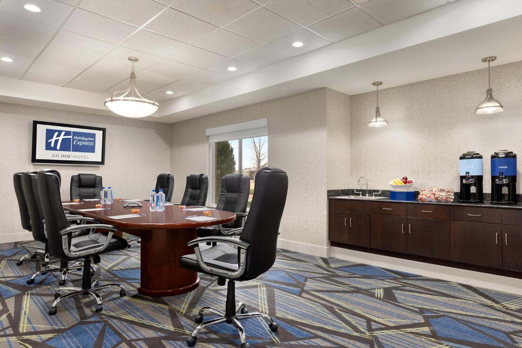Holiday Inn Express Hotel & Suites Opelika Auburn By Ihg Exterior photo