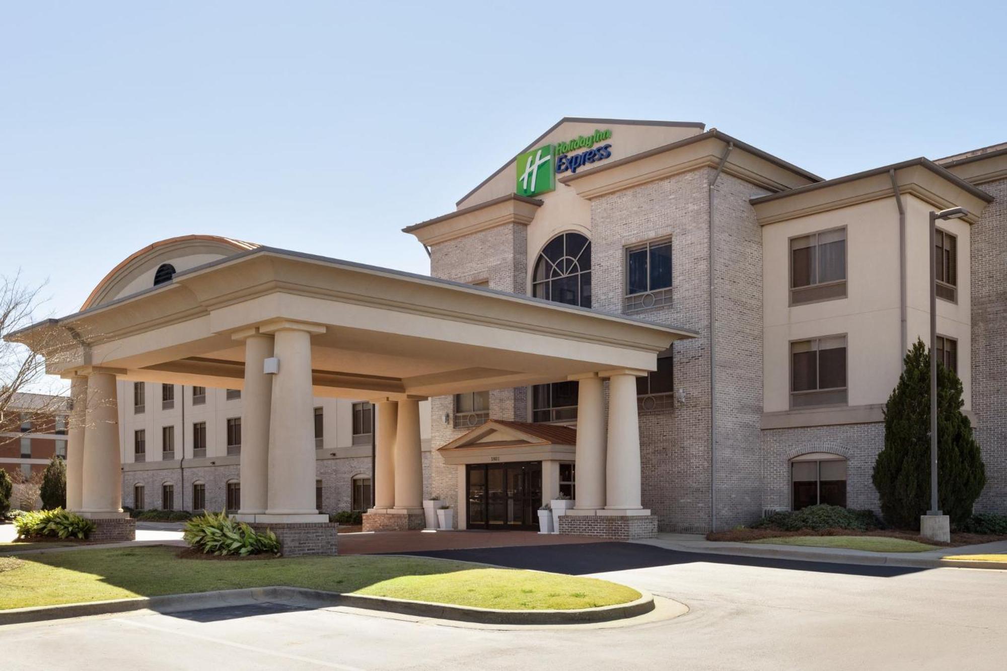 Holiday Inn Express Hotel & Suites Opelika Auburn By Ihg Exterior photo