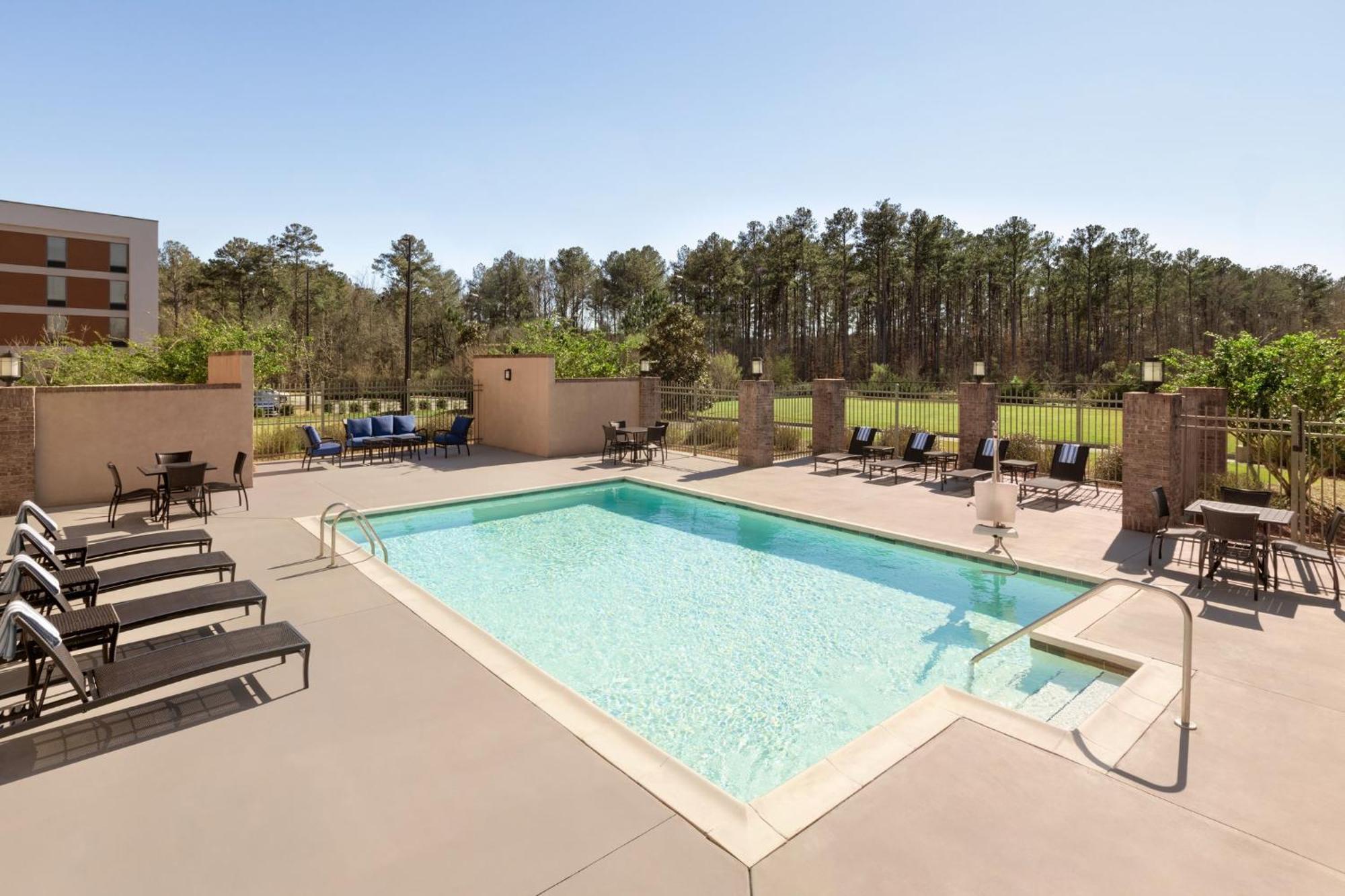 Holiday Inn Express Hotel & Suites Opelika Auburn By Ihg Exterior photo