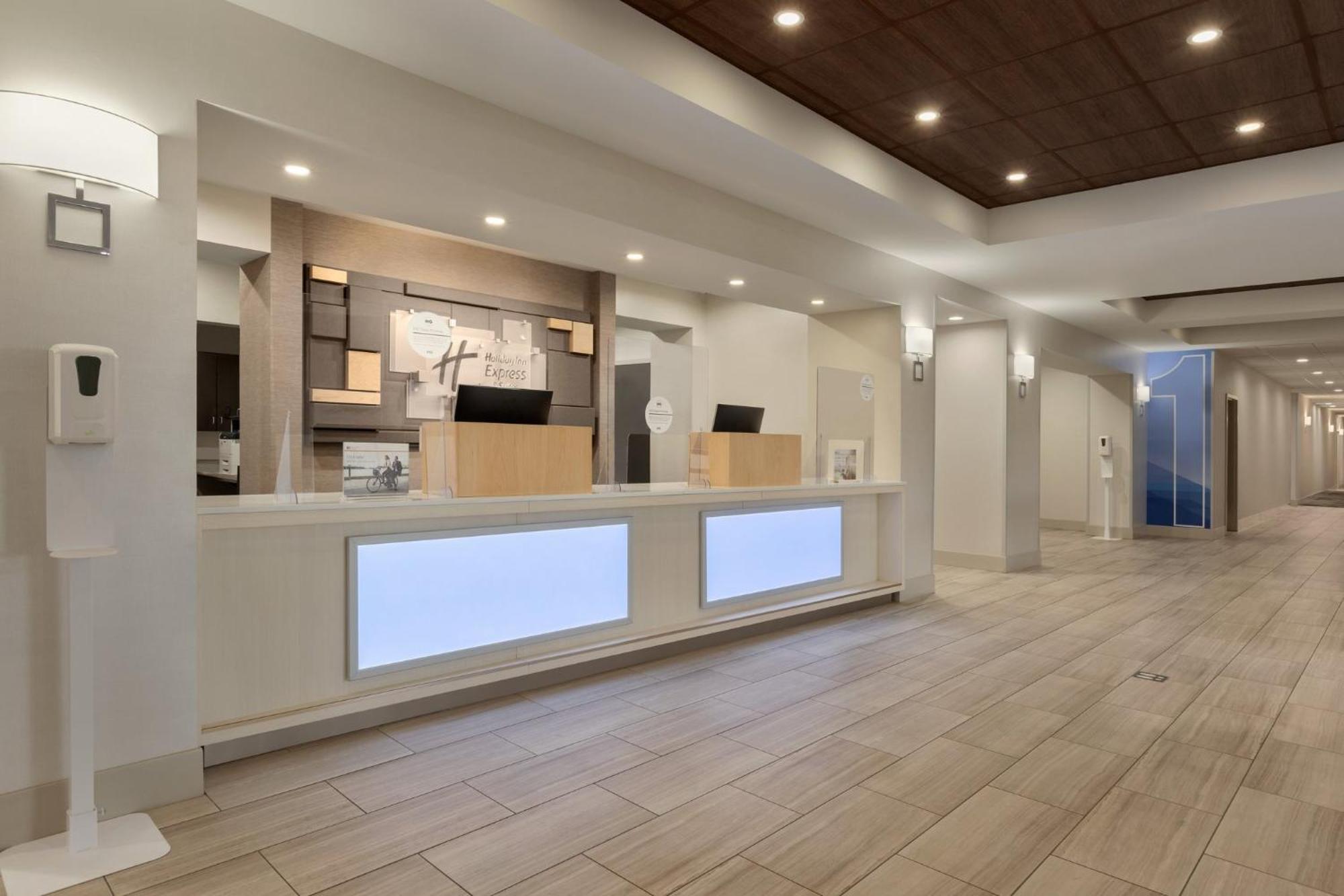 Holiday Inn Express Hotel & Suites Opelika Auburn By Ihg Exterior photo