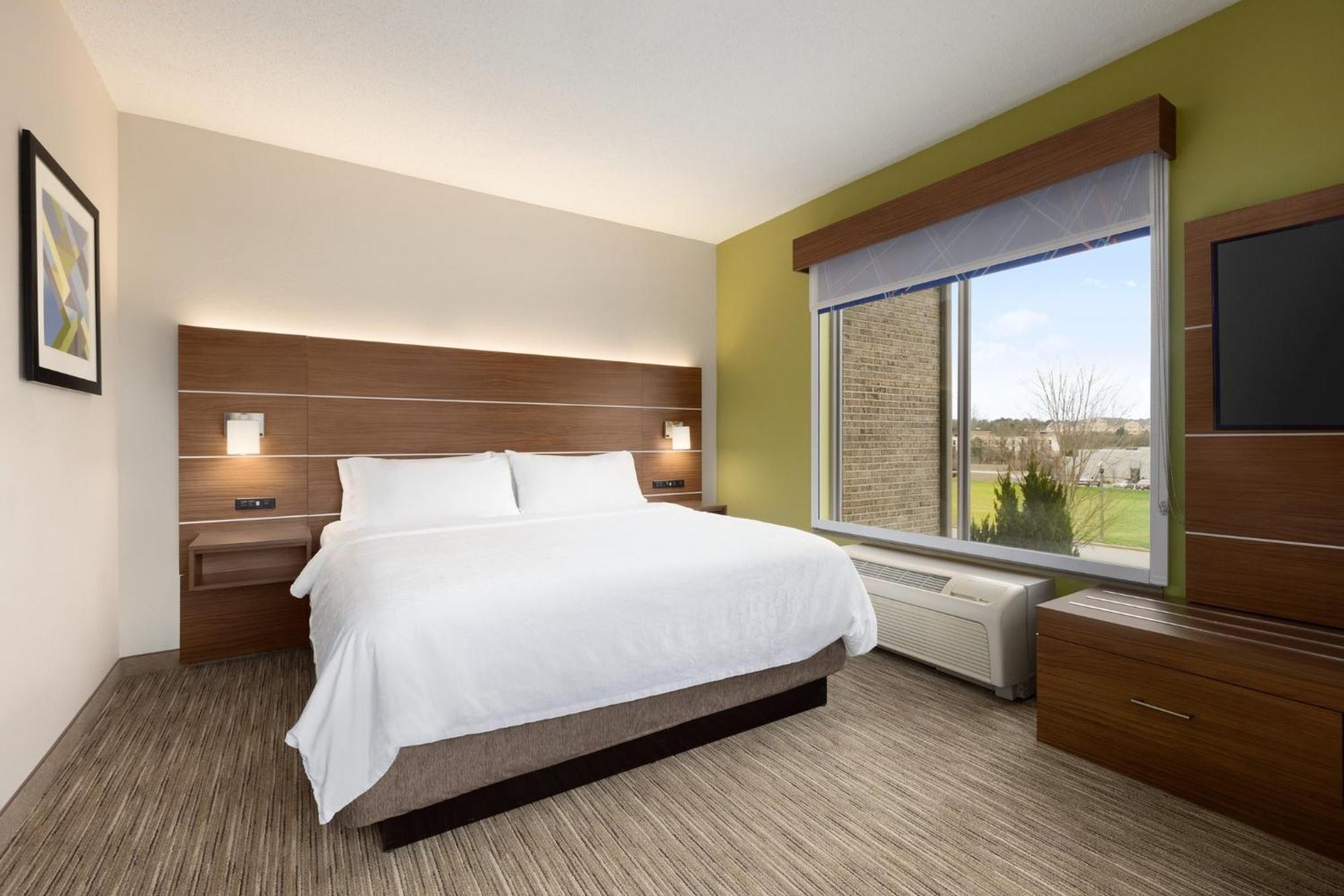 Holiday Inn Express Hotel & Suites Opelika Auburn By Ihg Exterior photo