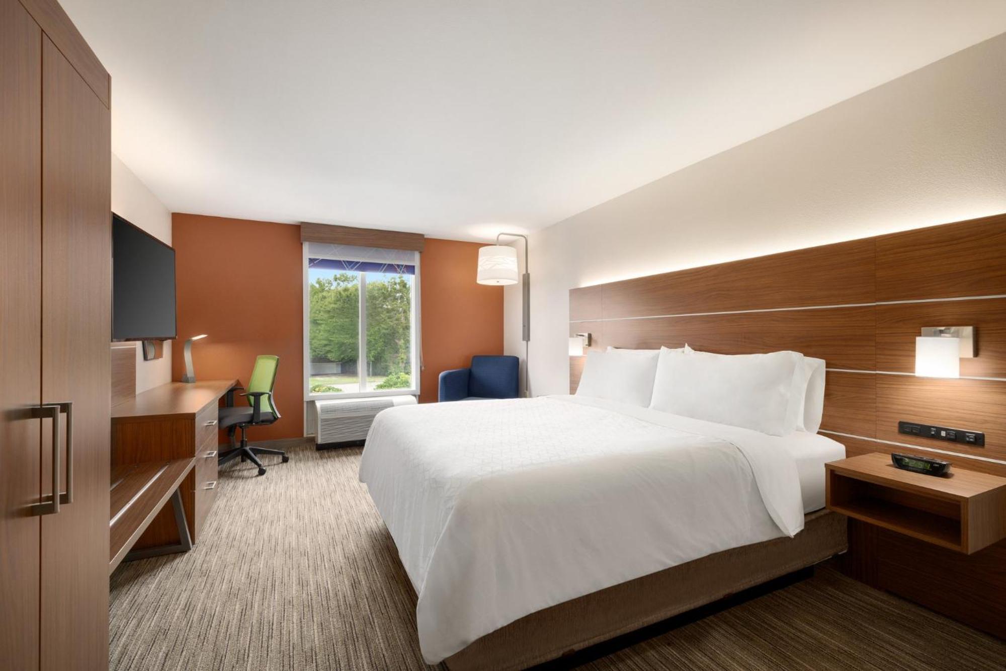 Holiday Inn Express Hotel & Suites Opelika Auburn By Ihg Exterior photo