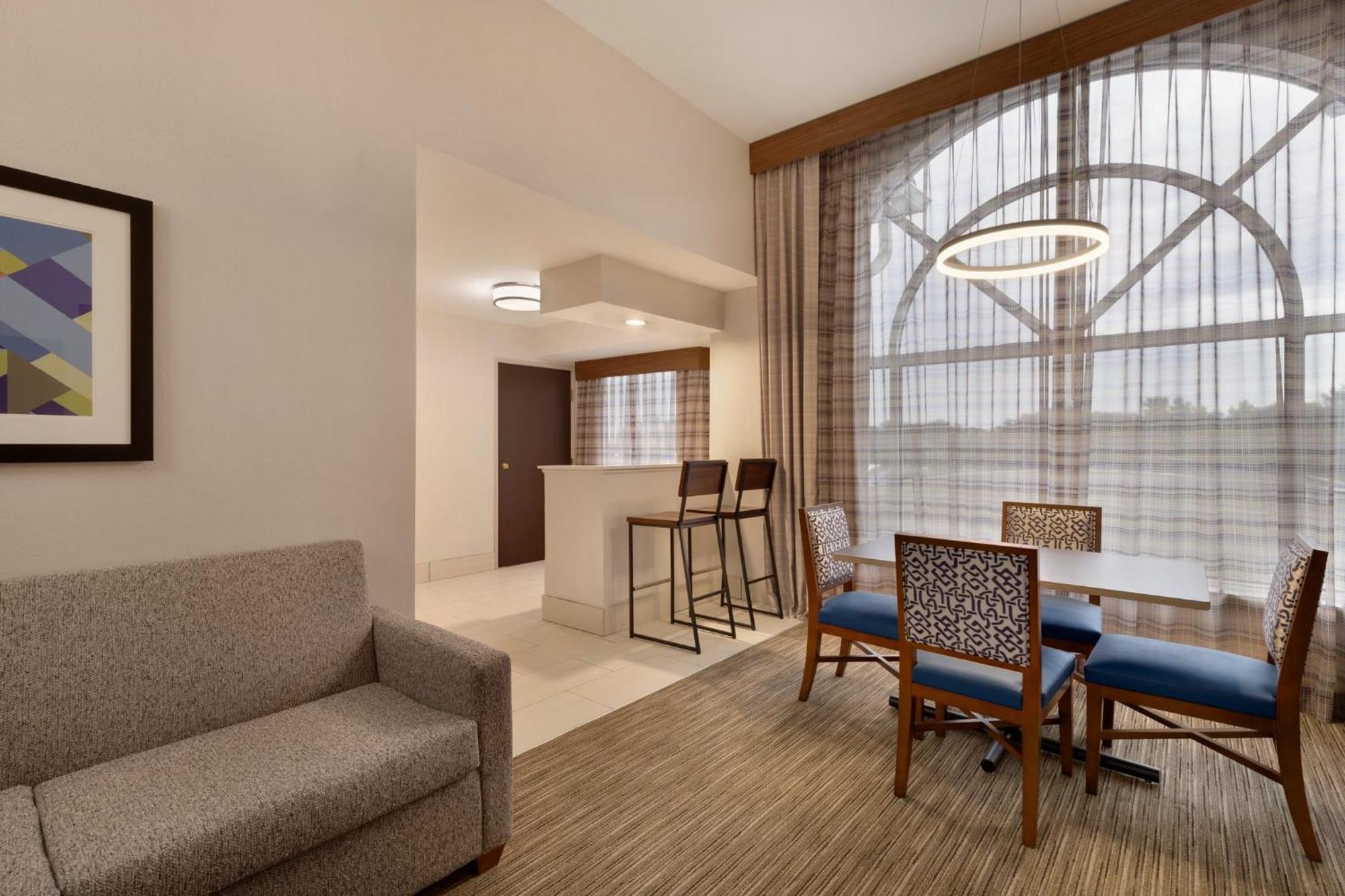 Holiday Inn Express Hotel & Suites Opelika Auburn By Ihg Exterior photo