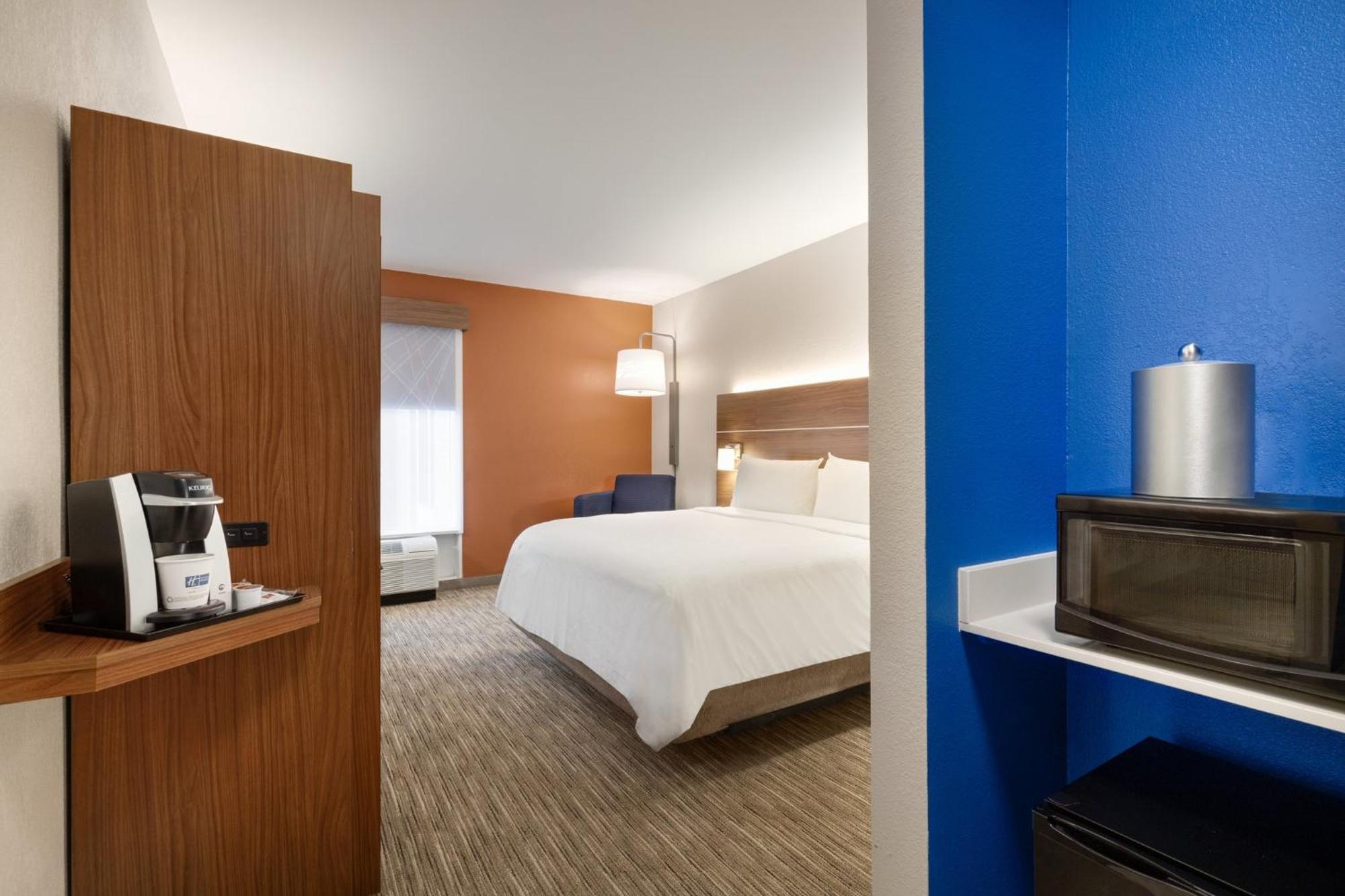 Holiday Inn Express Hotel & Suites Opelika Auburn By Ihg Exterior photo