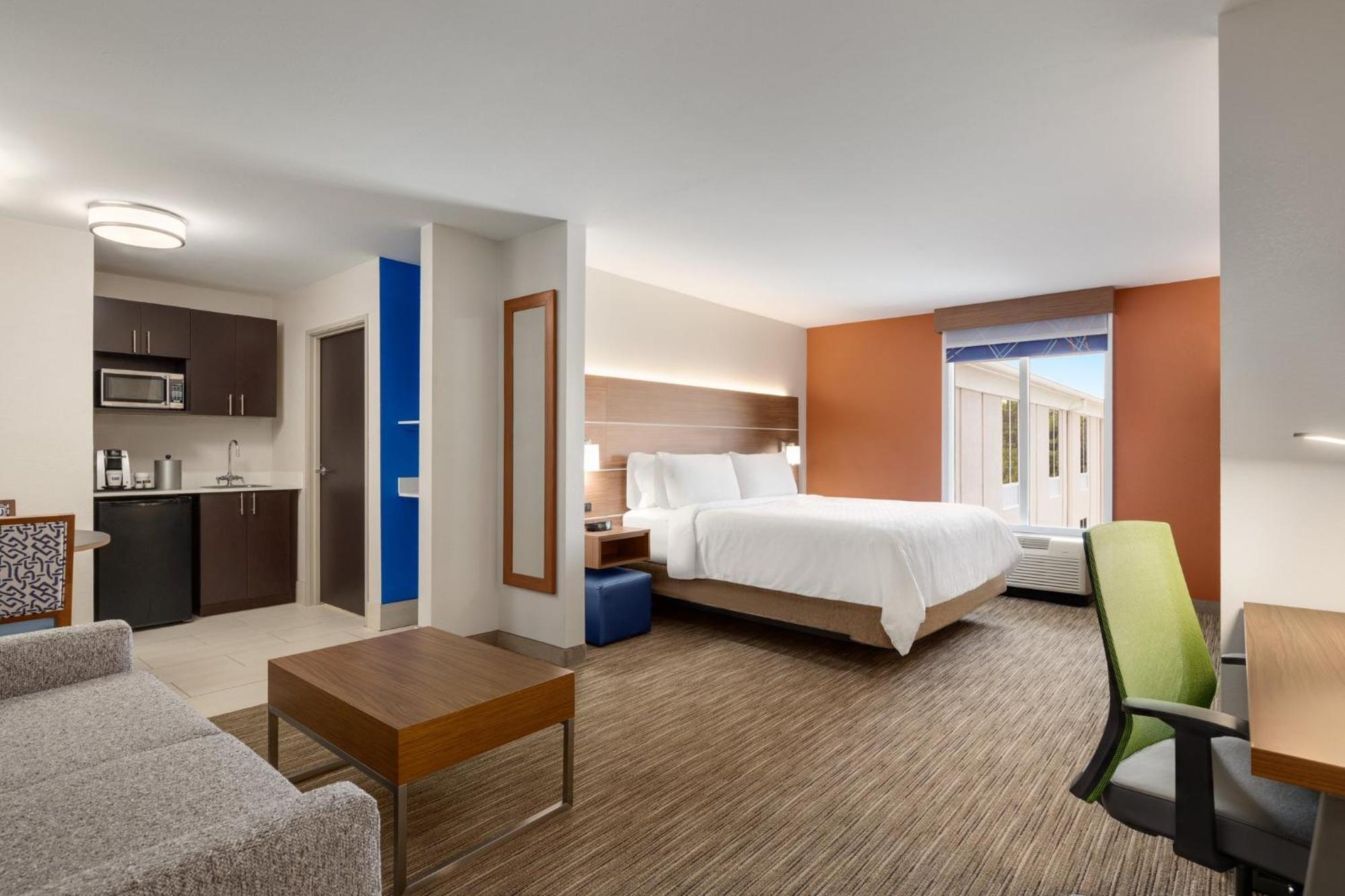 Holiday Inn Express Hotel & Suites Opelika Auburn By Ihg Exterior photo