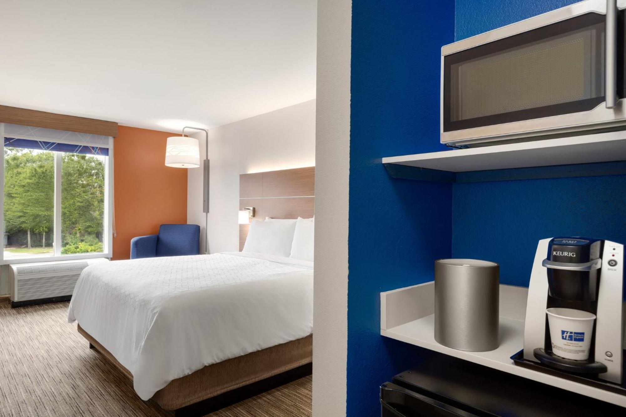 Holiday Inn Express Hotel & Suites Opelika Auburn By Ihg Exterior photo