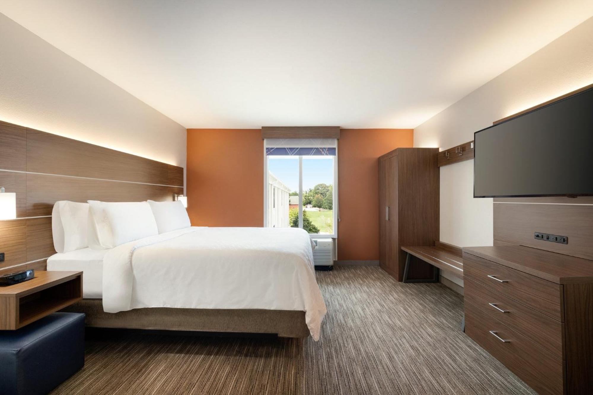 Holiday Inn Express Hotel & Suites Opelika Auburn By Ihg Exterior photo